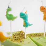 Набор свечей Фигура, Милые динозаврики, Ассорти, 3*3 + 4,5 см, 5 шт. с держат., 639281