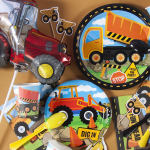 Шар (12''/30 см) Мини-фигура, Трактор, Красный, 1 шт., 902681R