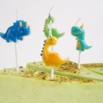 Набор свечей Фигура, Милые динозаврики, Ассорти, 3*3 + 4,5 см, 5 шт. с держат., 639281